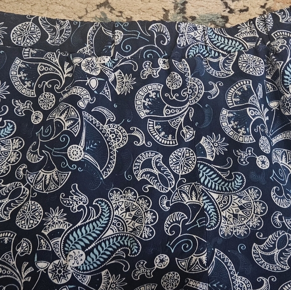 AMOUR VERT 100% Silk Pull On Shorts In Boho Paisley Print Navy/white. Size S - Picture 5 of 11